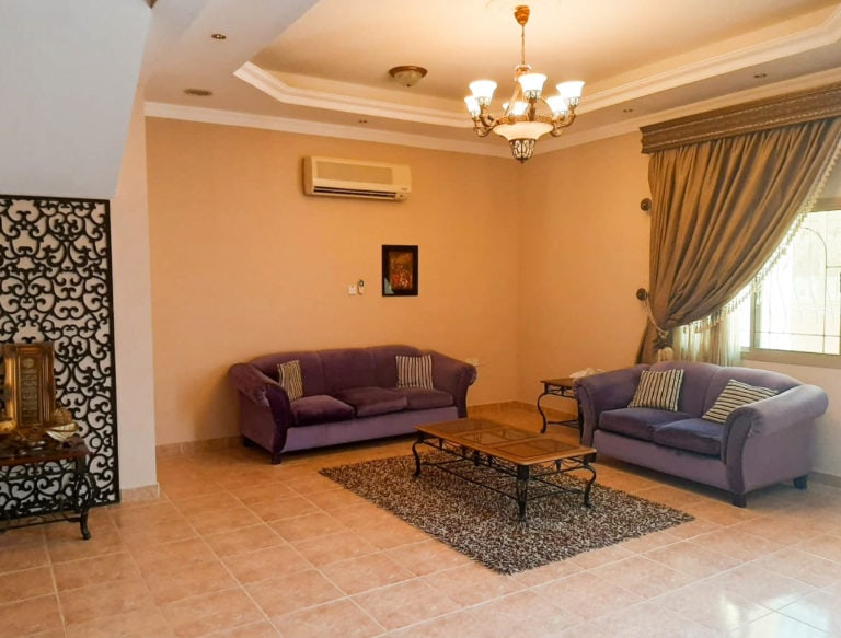 House me Villa for Rent in Hidd