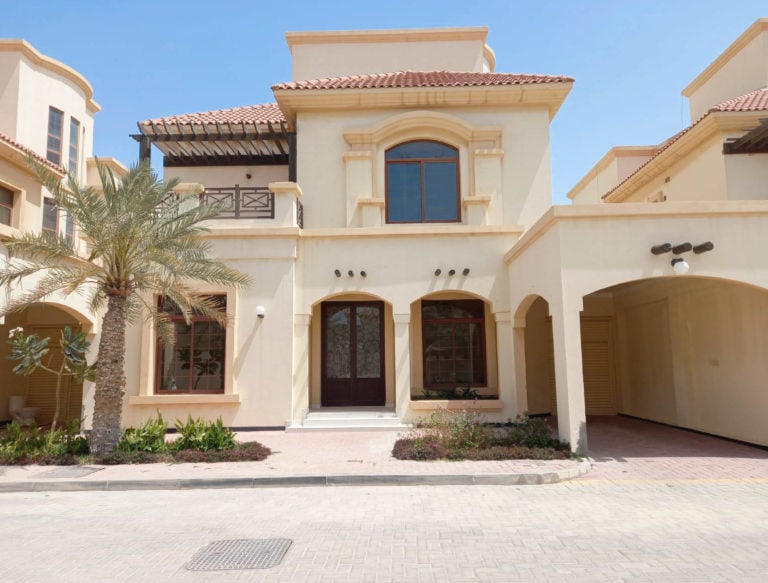 House me villa for rent in Janabiyah