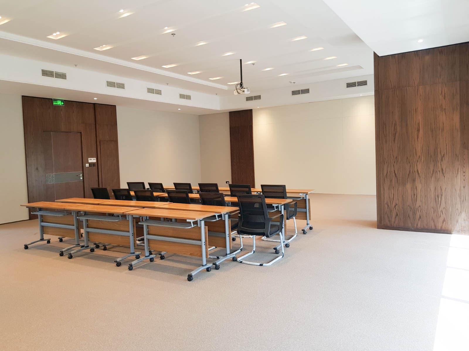 A luxurious conference room with wooden tables and chairs for rent in the diplomatic area.