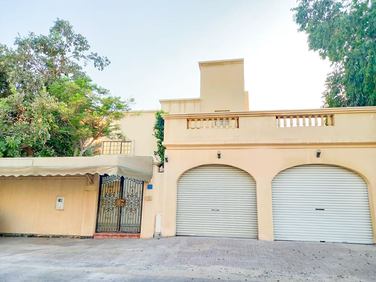 house me | Commercial Villa for Rent in Saar