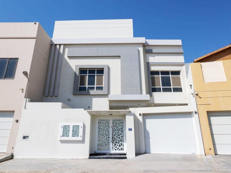 Luxury Villa for Sale in Damistan