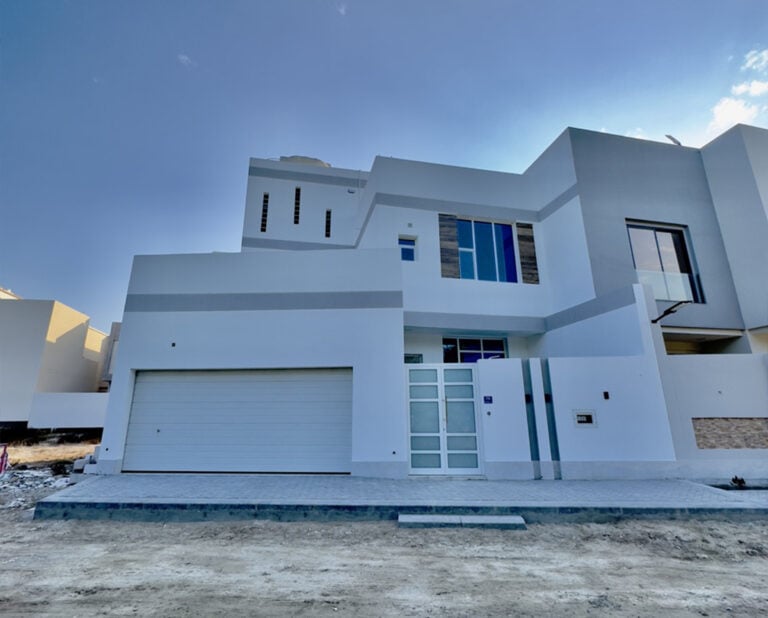 A spacious 4BR Villa in Karranah with a garage in front of it.
