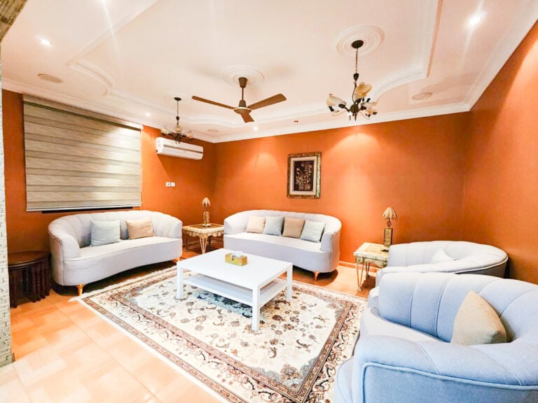 Luxury 3 Bedrooms Villa for Sale in Hamad Town