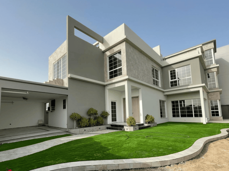 Luxury 5 Bedrooms Villa for Sale in Zallaq
