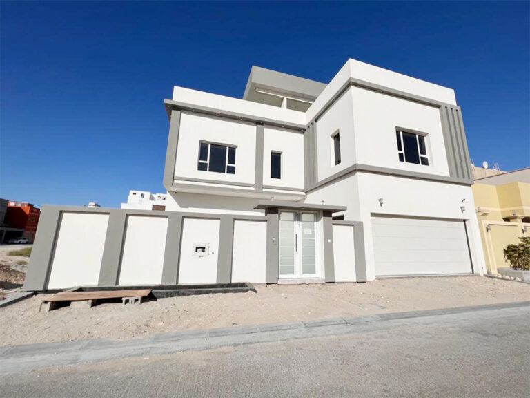Luxury 4 Bedrooms Villa for Sale in Maqabah