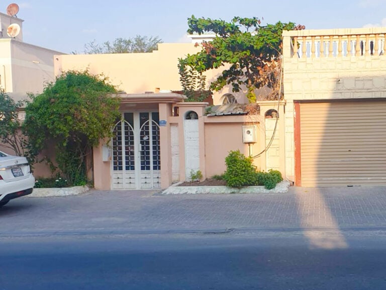 3 Bedrooms Luxury Villa for Sale in Riffa Alhajiyat