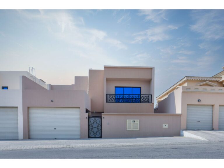 4 Bedrooms Spacious Villa for Sale in Hamad Town