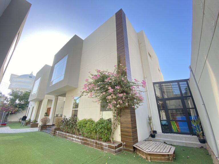 Residential compound consisting of 3 villas in Al Janabiyah