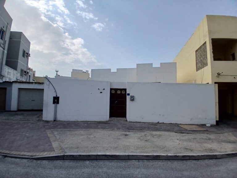 Villa for Sale in Hamad Town
