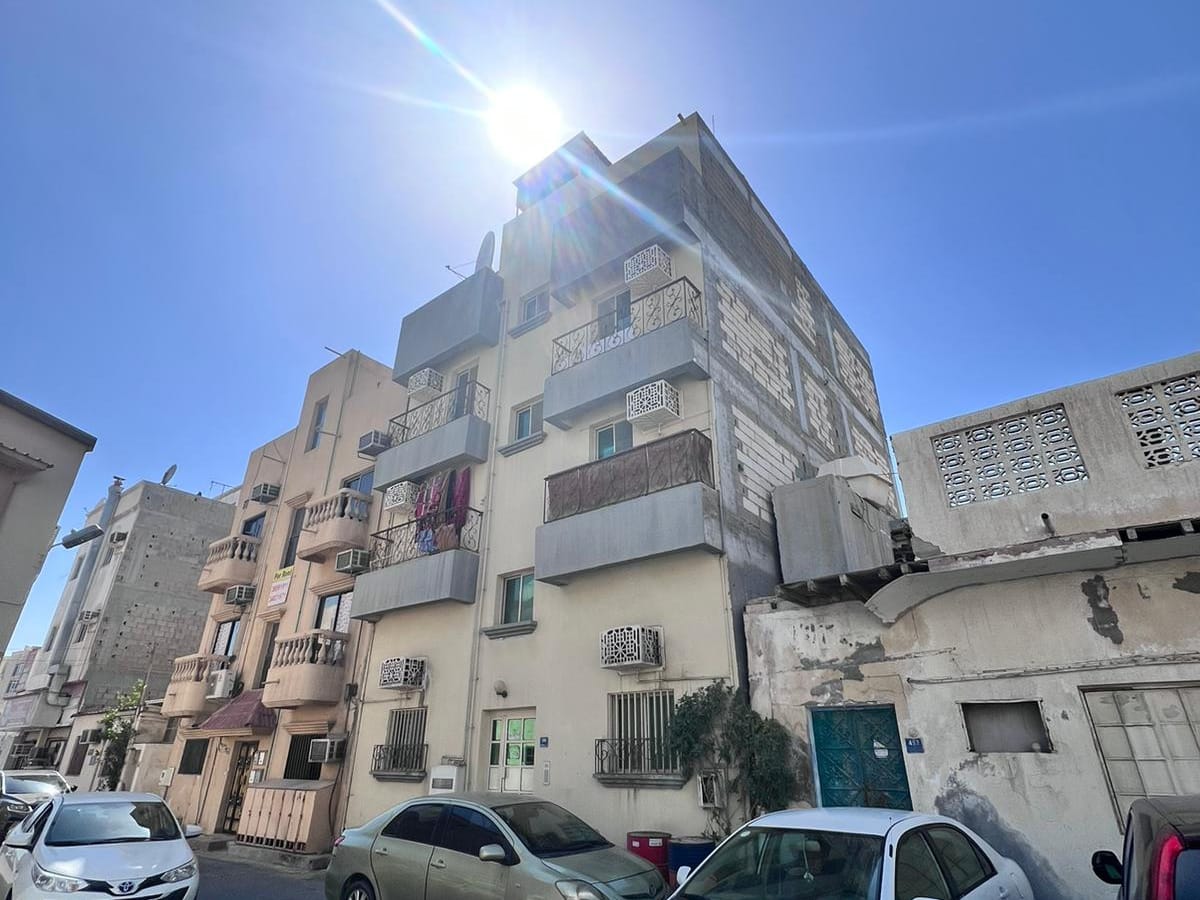 Building for Sale in Salmaniya - 8 Apartments | House me