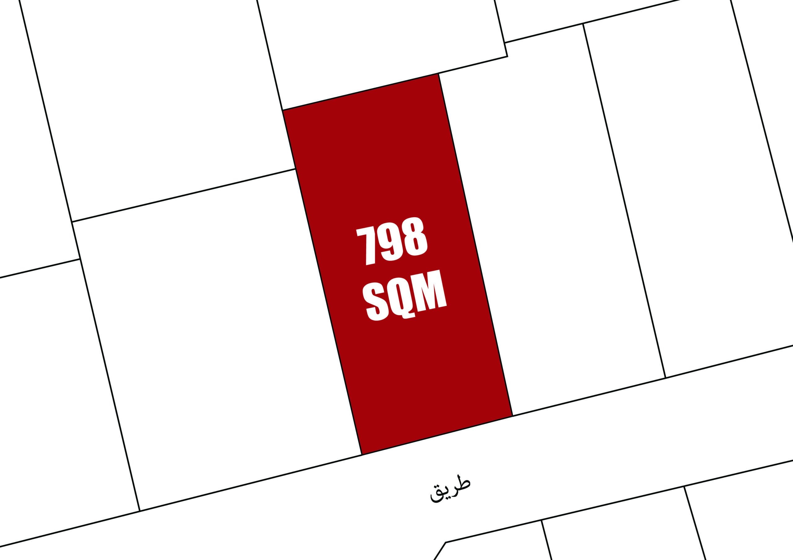 منظر جوي لعقار مساحته 798 مترًا مربعًا محدد باللون الأحمر داخل شبكة من الكتل البيضاء، مع تسمية "798 مترًا مربعًا" بنص أبيض على خلفية حمراء.