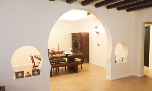 Keywords: Villa, Garden

Description modified: An archway leads into a villa's dining room with a big garden.