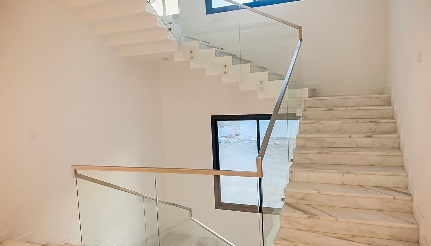 Eye-Catching | Glass Railing