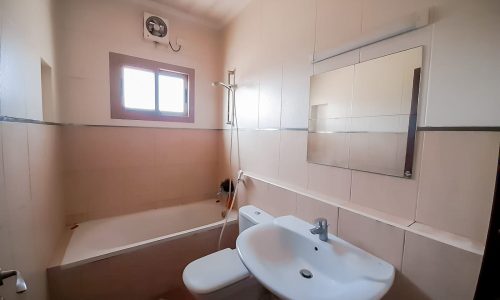 Keywords: Flat, Rent

Modified description: A spacious flat with two bedrooms and a bathroom equipped with a sink, toilet, and bathtub available for rent.