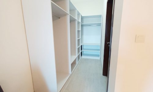 Spacious Luxury Apartment for Rent in Seef with White Walls.