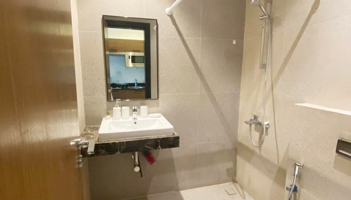 Luxury Studio with Shower in Busaiteen.