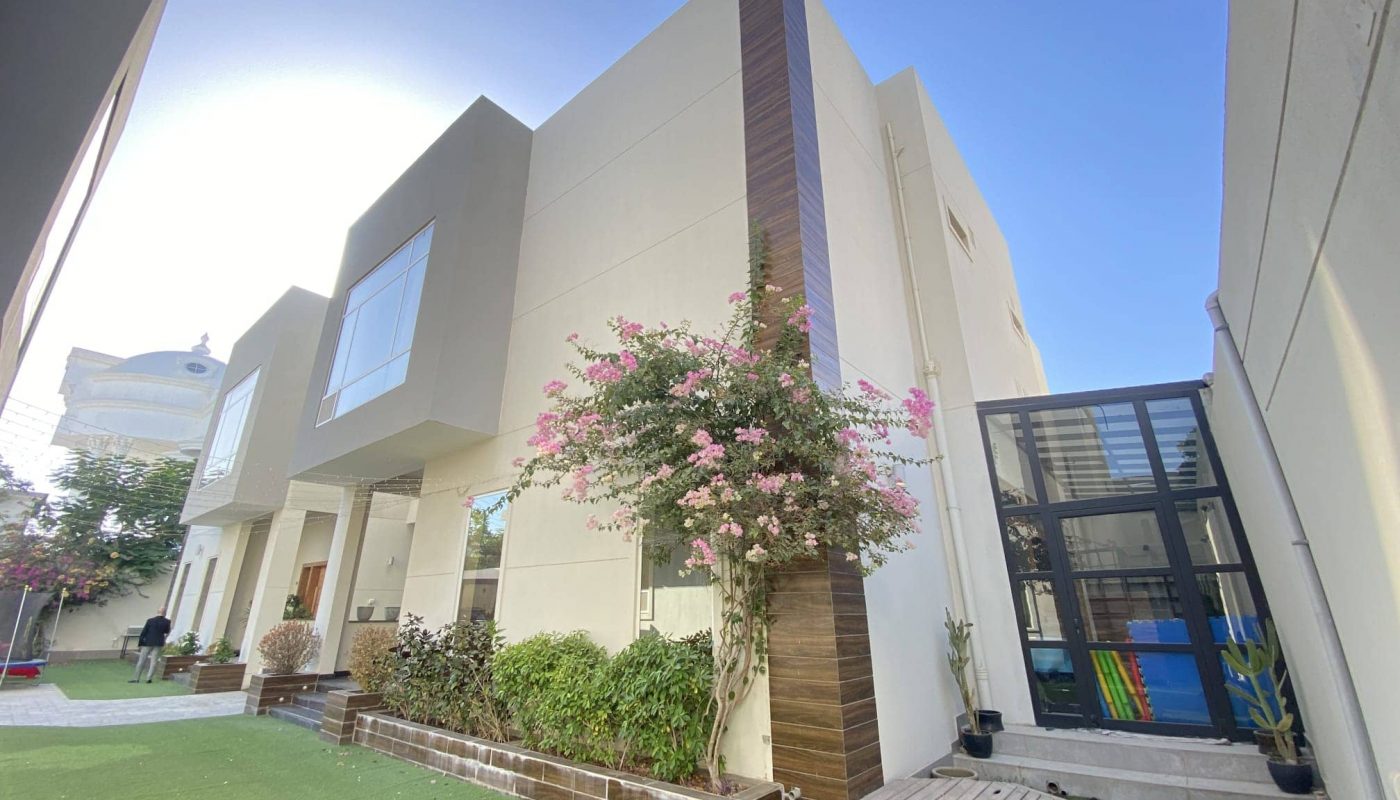 Residential compound consisting of 3 villas in Al Janabiyah