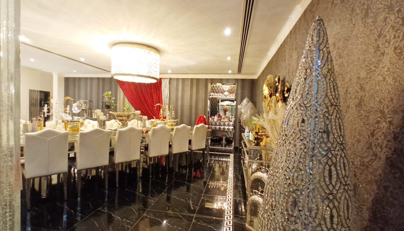 An amazing dining room decorated for Christmas.