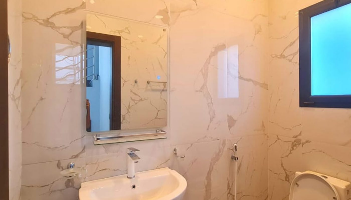 Keywords: bathroom, toilet