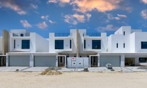 Modern townhouses for sale with gardens in Hamala.