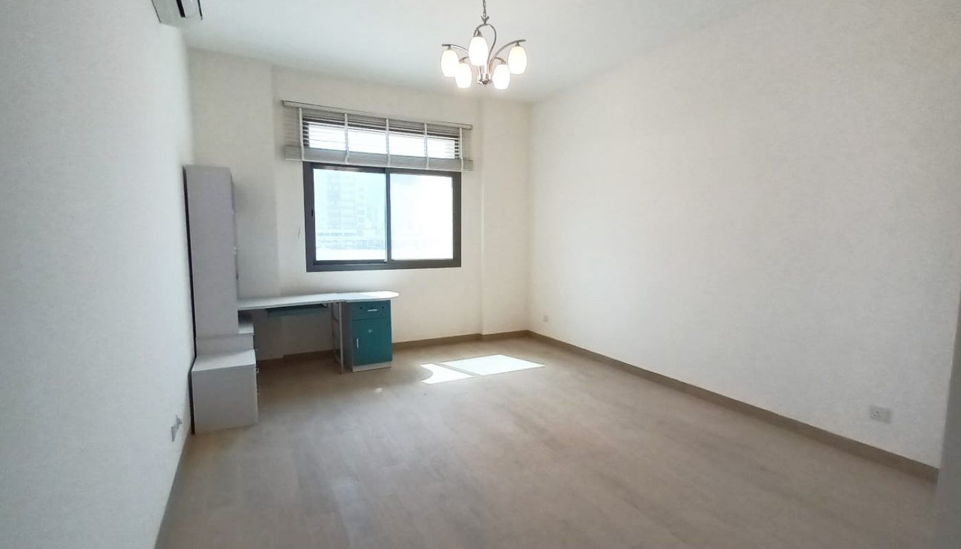 Keywords used: empty, wooden floors
Modified Description: An empty room with beautiful wooden floors.