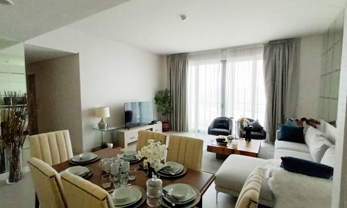 A luxurious living room with a dining table and chairs in a furnished apartment for rent in Marassi.