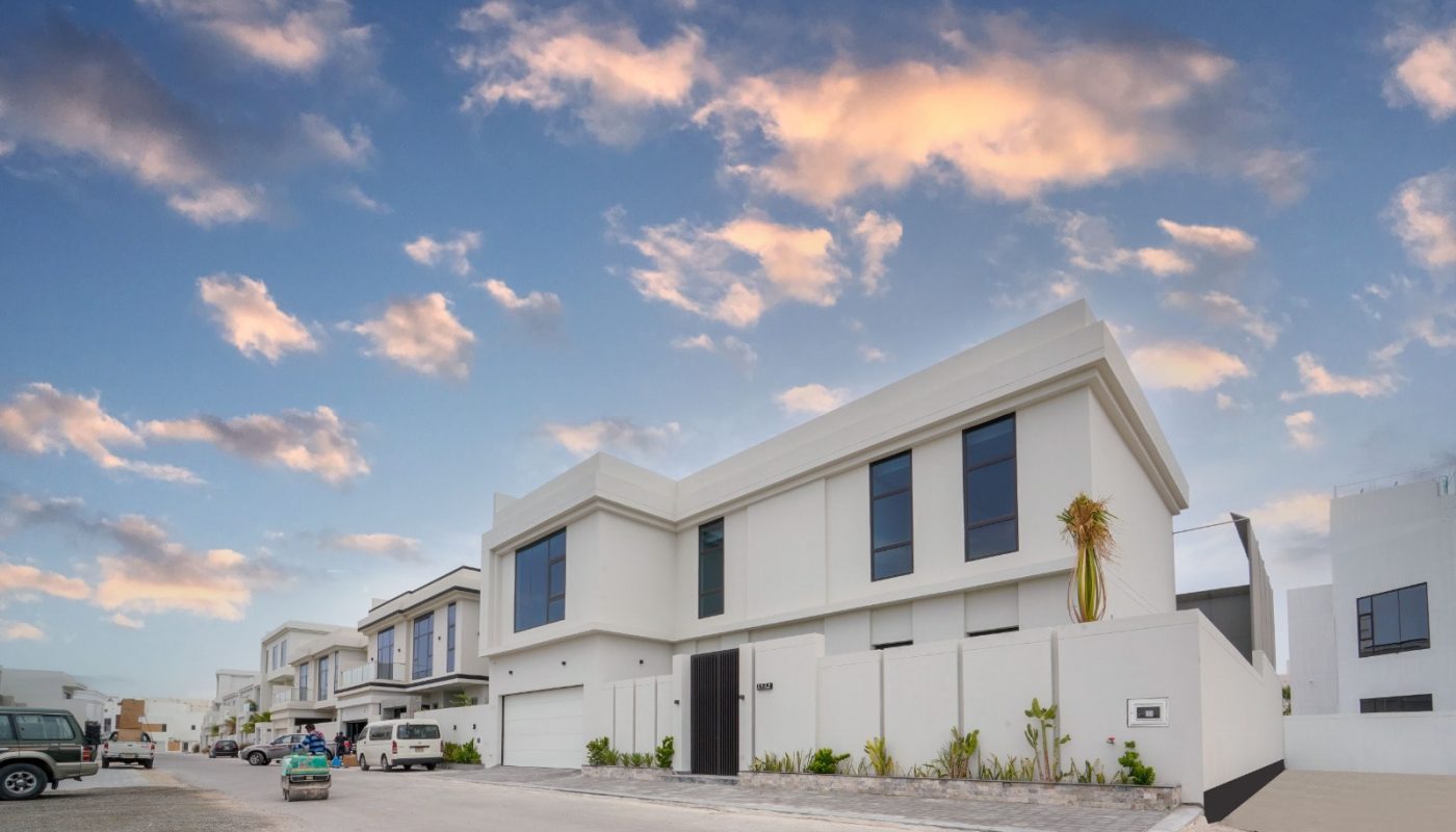 Exceptional white house for sale in Saar.