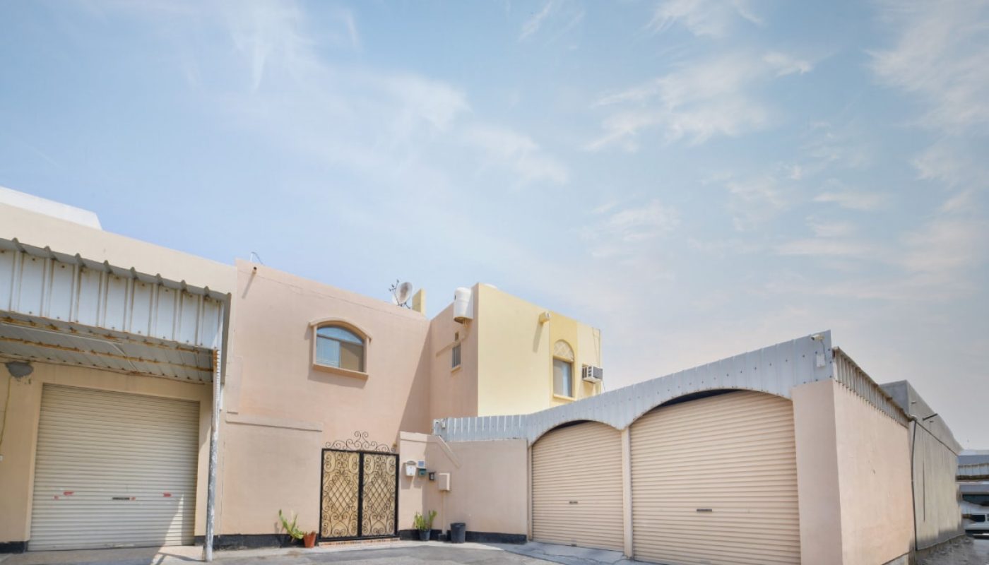 5 Bedrooms Luxury Villa for Sale in Hamad Town
