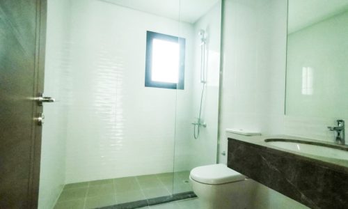 Brand New 3BR Villa for Sale in Diyar Al Muharraq featuring a bathroom with a toilet, sink, and glass shower.