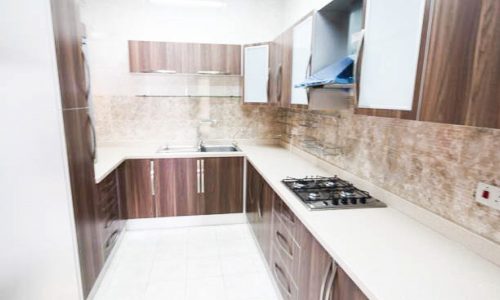 7BR Wonderful Villa with wooden cabinets and a stove for Sale in Amwaj Island.