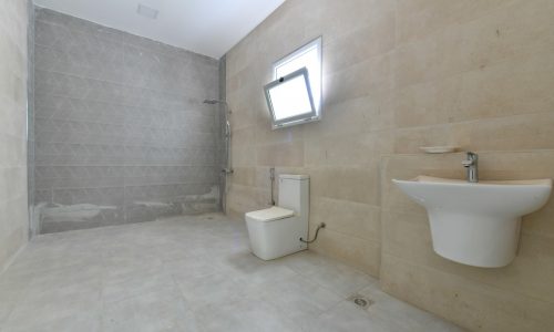 Amazing 4BR Villa with a bathroom.