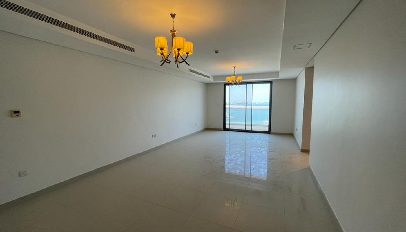 A spacious apartment with a breathtaking view of the ocean.