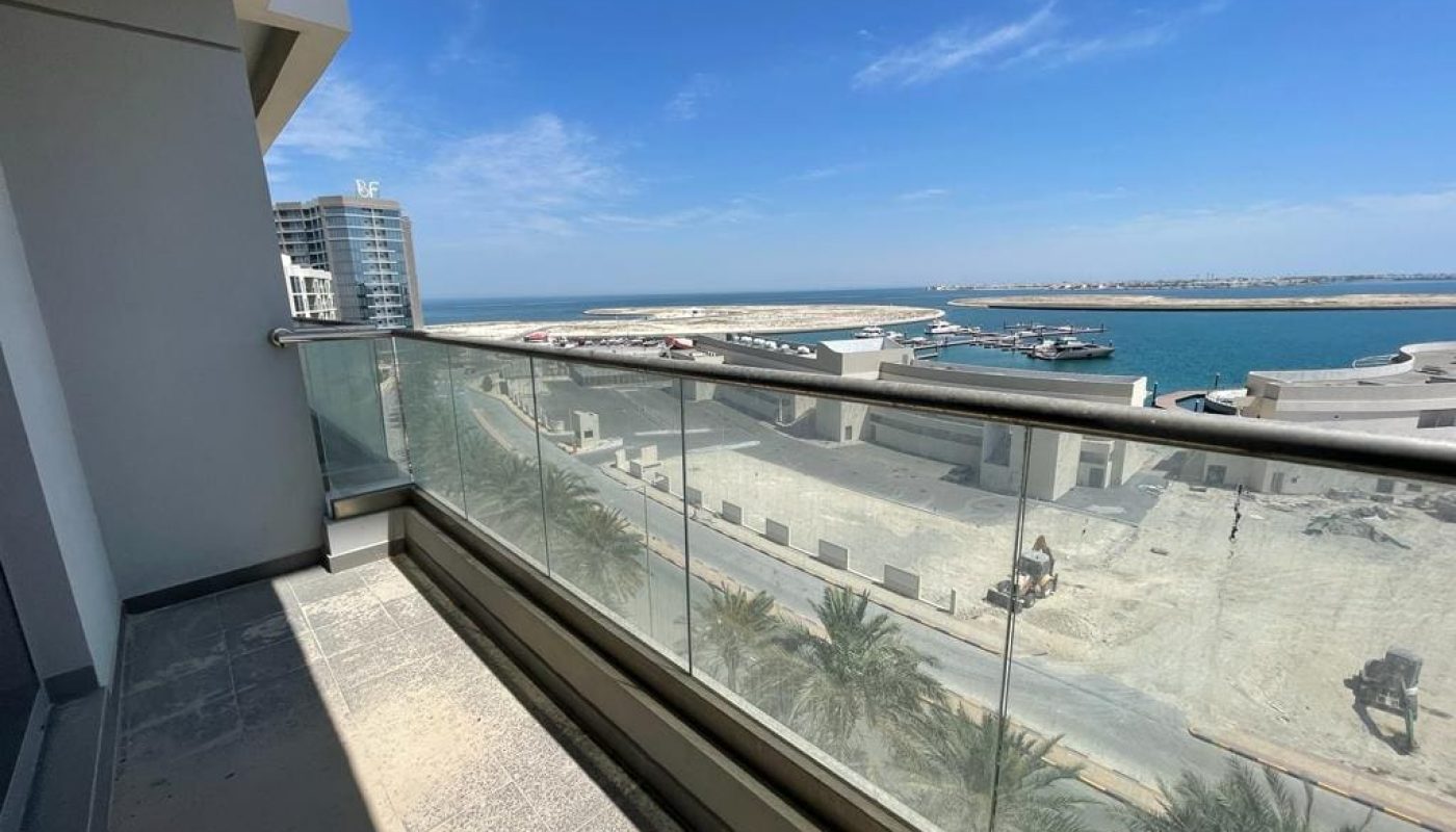 A stunning apartment for rent in Durrat Marina, featuring a balcony with mesmerizing views of the sea and city.