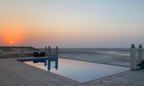 An Durrat Marina apartment for rent with a swimming pool on the rooftop, offering breathtaking views of the desert.