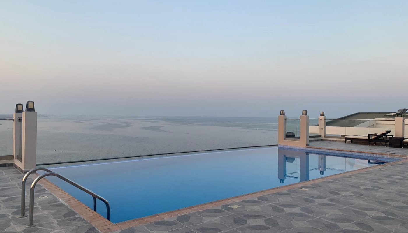 An apartment for rent in Durrat Marina featuring a swimming pool with a view of the ocean.