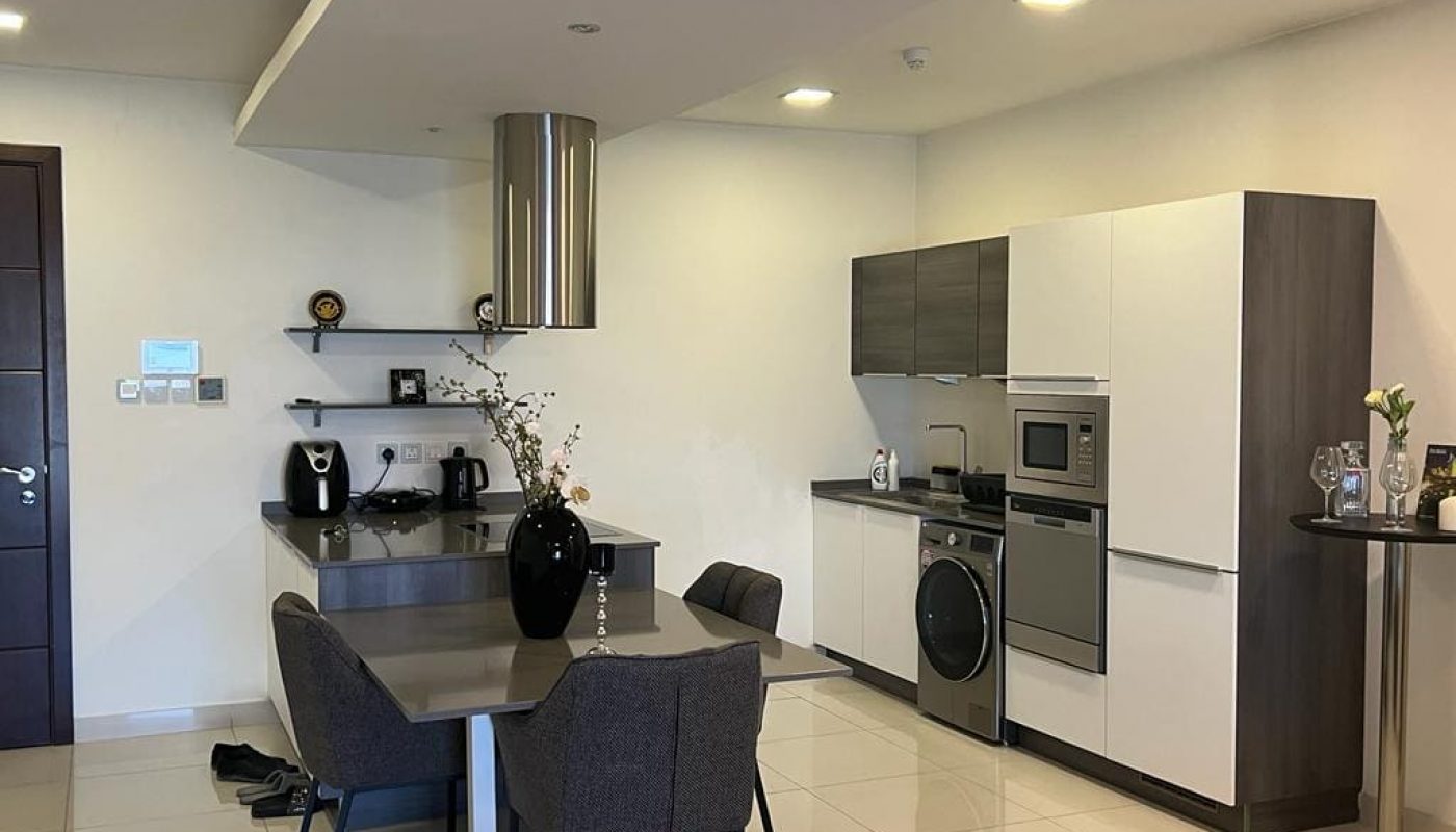 A luxury kitchen and dining area in a modern apartment located in the Saar area.