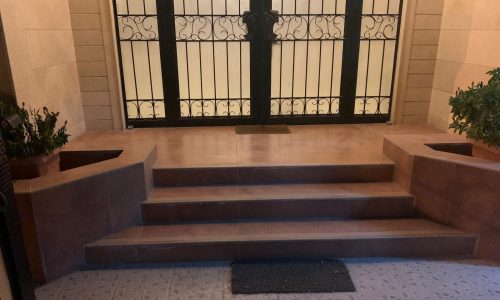 A villa with a beautiful Al-Hajiyat staircase in a room with a door, available for sale.