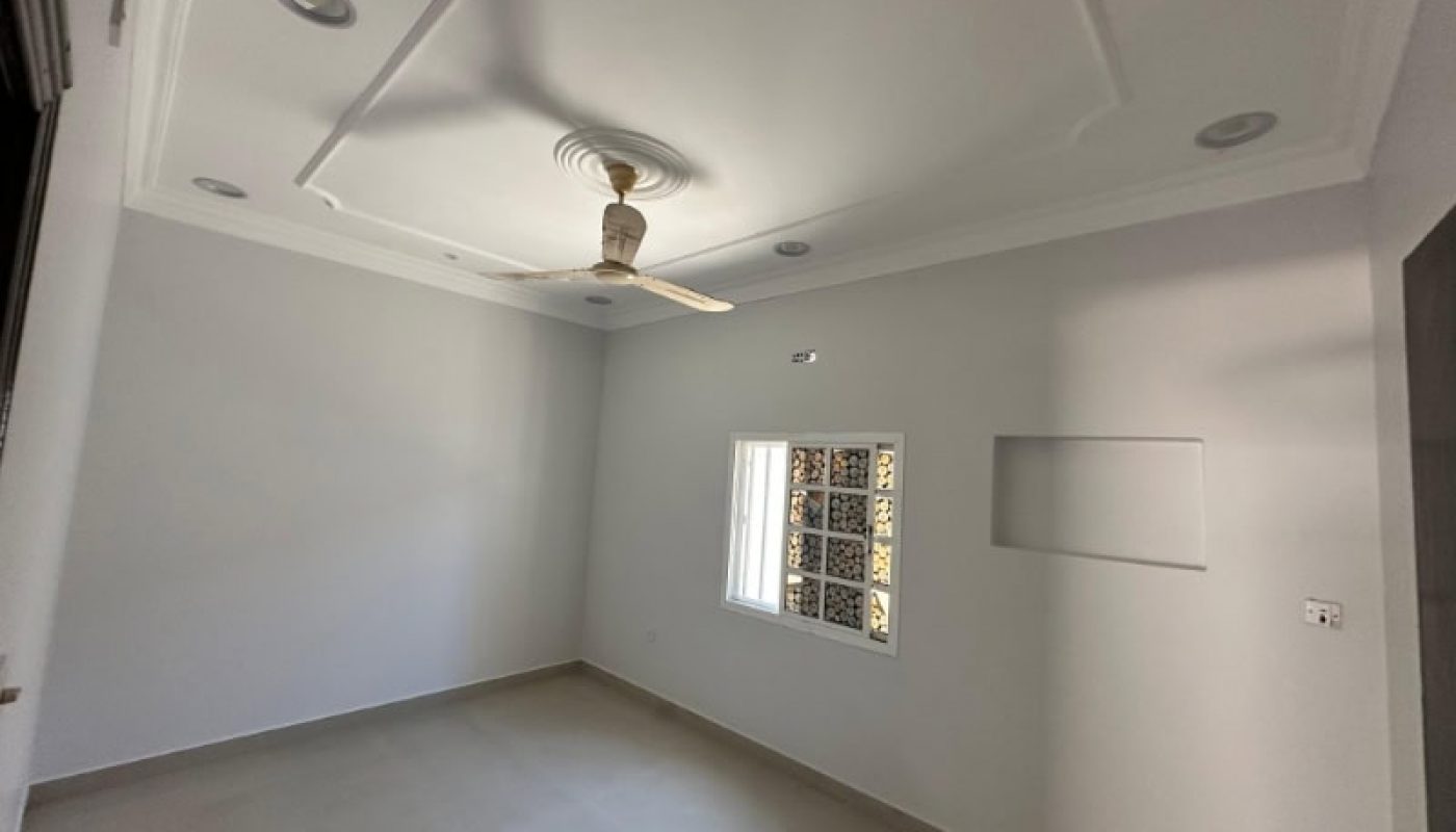Unfurnished room with tiled floor, white walls, a ceiling fan, recessed lighting, a small window with patterned bars, and a wall niche.